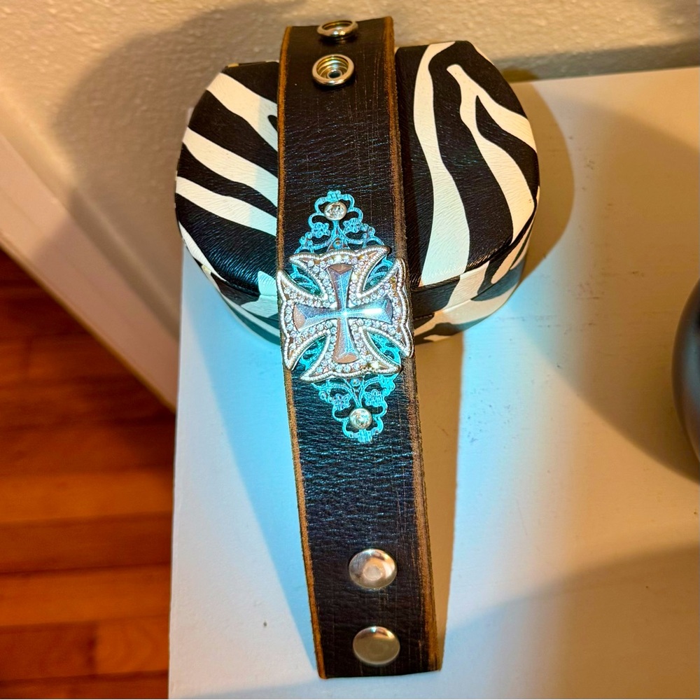 Leather Cuff Bracelet Rhinestone Cross Medallion Turquoise Accents Rodeo Luxe - Picture 2 of 9